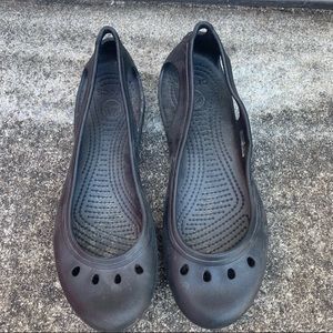 BLACK CROCS SLIP ON, BALLET FLATS, SIZE 10